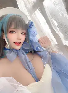 Coser Qi Si Kuai Wii - Enchanting Beauty in Elegant Cheshire Gown - A Masterpiece Cosplay.-17