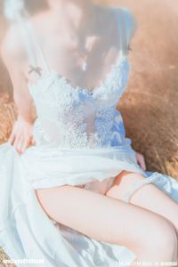 MTYH Vol.224: Feminine Beauty in a Golden Late Autumn Field - Enchanting Girl Photo-11