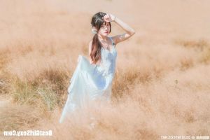 MTYH Vol.224: Feminine Beauty in a Golden Late Autumn Field - Enchanting Girl Photo-16