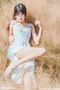 MTYH Vol.224: Feminine Beauty in a Golden Late Autumn Field - Enchanting Girl Photo-10