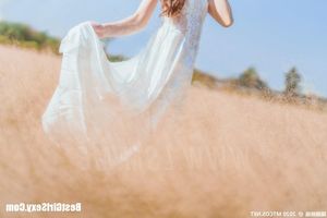 MTYH Vol.224: Feminine Beauty in a Golden Late Autumn Field - Enchanting Girl Photo-35