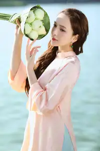 Elegant Vietnamese Beauty in Ao Dai by the Lake  A Glimpse of Hanoi's Serene Charm 1000025296-12