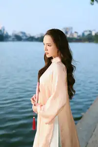 Elegant Vietnamese Beauty in Ao Dai by the Lake  A Glimpse of Hanoi's Serene Charm 1000025296-0