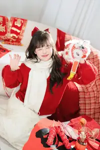 YiTuYu Vol.8524: Xia Yu Xiao Nian Embraces Lunar New Year in Radiant Red Sweater Style-5
