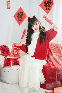 YiTuYu Vol.8524: Xia Yu Xiao Nian Embraces Lunar New Year in Radiant Red Sweater Style-1