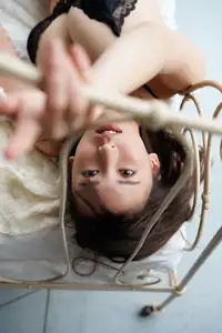 Sena Natsuki's Alluring Gaze: An Intimate Portrait from 'Tamayura Shunkashuto' Collection-0