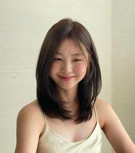 Beautiful Long Layered Haircut for Round Faces – Trendy Female Style-3