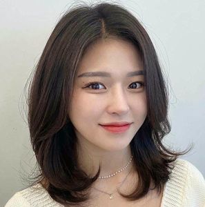 Beautiful Long Layered Haircut for Round Faces – Trendy Female Style-9