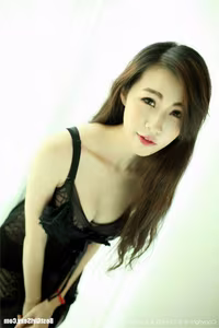 IMiss Vol.004 Collection Model: Discover the Alluring Charm of this Stunning Beauty-11