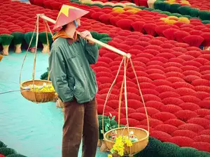 Discover Quang Phu Cau Incense Village: Vibrant Red Hue Draws Tourists Near Hanoi-4