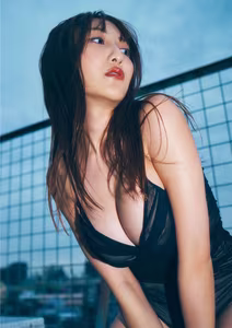 JP Tsuji Ririsa: Unveiling The Allure of a 'Dangerous Scent' Photoshoot-17