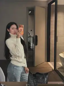 Doan Hai My: Sweet Beauty & Korean Doll Face Captivate Hearts in Winter Chill.-6