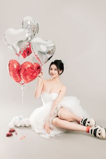 Coser Nnian LOVE Valentine's Special: Enchanting White Dress & Heart Balloons Photoshoot-9