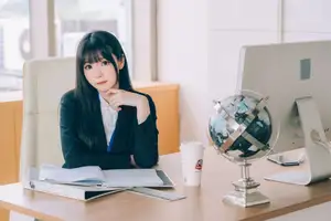 Unveiling Shimo's Secret Office: Coser 霜月shimo's Alluring Office Worker Charm (Part01)-3