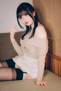 Unveiling Shimo's Secret Office: Coser 霜月shimo's Alluring Office Worker Charm (Part01)-7