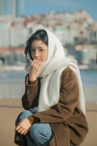 VGU No.81: Elegant Woman on a Winter Beach: A Pensive Moment of Style and Serenity.-5