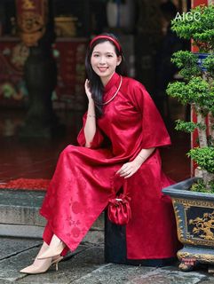 Graceful Vietnamese Woman in Traditional Ao Dai: A Portrait of Beauty-2