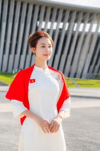 Hoang Khanh Ly 'Hot Girl at Boarding House': Pure Vietnamese Beauty Graces National Day 2/9-3