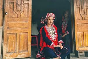 Mi Van Transforms into Red Dao Girl: Discover Enchanting Highland Culture.-6