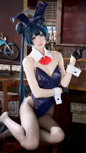 Coser Jiu Qi Miao Transforms into Ryūka Fisaki Bunny Girl: A Dazzling Blue Archive Cosplay-2