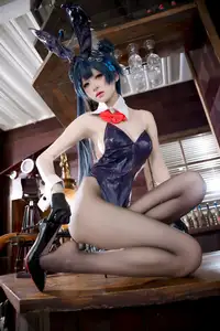 Coser Jiu Qi Miao Transforms into Ryūka Fisaki Bunny Girl: A Dazzling Blue Archive Cosplay-18