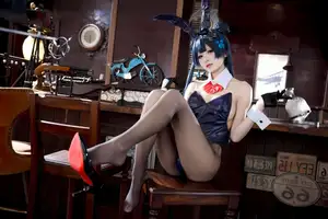 Coser Jiu Qi Miao Transforms into Ryūka Fisaki Bunny Girl: A Dazzling Blue Archive Cosplay-6