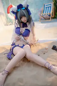 Coser Bangni Transforms into Alluring Swimsuit Cheshire on the Beach - (87P)-0