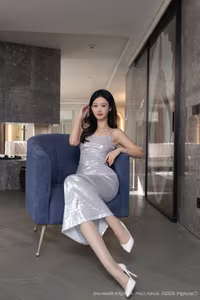 Tang An Qi: Alluring Elegance in a Shimmering Silver Dress | XiuRen No.10328-13