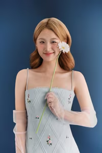 XIRI Gen Z Singer: The Gentle Muse Beauty in Her New Photoshoot Captivates Fans-2