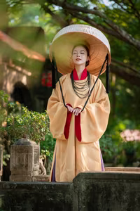 XVG No.18 - Elegant Vietnam: Captivating Traditional Beauty in a Sacred Setting-7