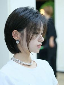 Beautiful Women's Tem Hair for Round Faces: Stylish Short Cuts-1