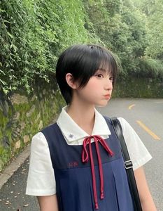 Beautiful Women's Tem Hair for Round Faces: Stylish Short Cuts-16