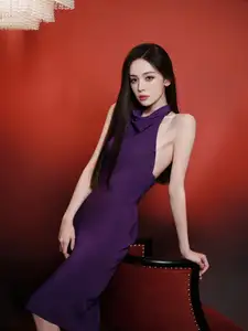 VGU No.184: Embracing Glamour and Elegance in a Stunning Purple Halter-neck Dress-3