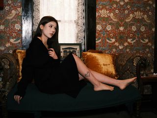 YiTuYu Art Language Vol.8308 Xia Bei Fang: Elegant Portrait in a Classic Villa Setting-1