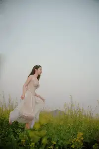 Man Jiao YiTuYu Vol.8529: Ethereal Beauty Reflected in Nature's Gentle Embrace-4