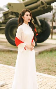 VGU No.115: Modern Elegance, Timeless Charm in Traditional Attire-9