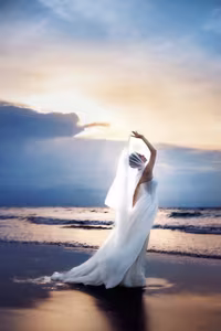 Van Trang: 'Celestial Fairy' Beauty with Graceful Dance on the Beach-2