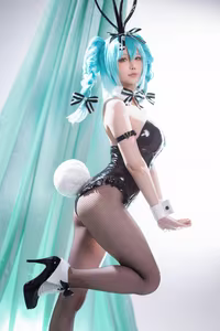 Coser Xing Zhi Chi Chi Hoshilily as Hatsune Miku Bunny Girl: Irresistible Allure-16