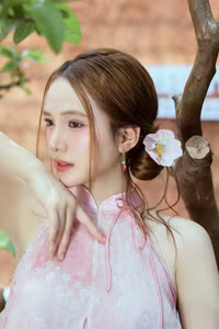 VGU No.107: Captivating Asian Beauty in Elegant Traditional Attire, A Dreamy Muse-7