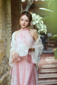 VGU No.107: Captivating Asian Beauty in Elegant Traditional Attire, A Dreamy Muse-17