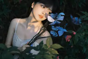Enchanting Muse Amidst Blooms: Xing Zhi Ka Tao's Ethereal Beauty in YiTuYu Vol.8541-3