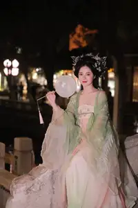 VGU No.175: Ethereal Asian Beauty In Traditional Attire Amidst A Dazzling Nightscape Of Lights-9