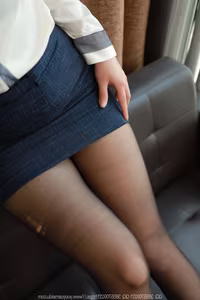 IESS SXJ No.2056 Wan Ping: Discover the Elegant Charm of Chinese Model in Professional Style-23