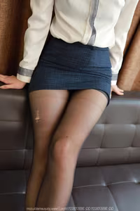 IESS SXJ No.2056 Wan Ping: Discover the Elegant Charm of Chinese Model in Professional Style-8