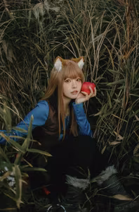 Coser Ely_eee: Holo's Radiant "Soft Glow" Cosplay Amidst Warm Grass-23