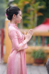 VGU No.136: The Graceful Pink Ao Dai: Vietnamese Beauty Embracing Tradition and Serenity-14