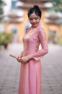VGU No.136: The Graceful Pink Ao Dai: Vietnamese Beauty Embracing Tradition and Serenity-3
