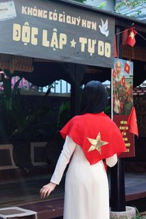 Elegant Vietnamese Woman in White Ao Dai Embracing Spirit of Independence-2