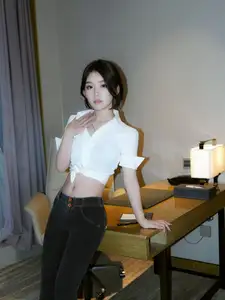 Zhi Zhi: Alluring XiuRen Intern Secretary Captivates with Professional Charm.-4