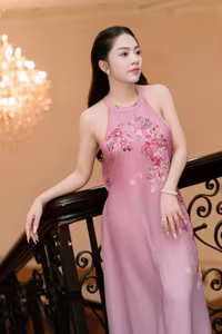 VGU No.82: Pink Modern Ao Dai Showcasing Elegant Vietnamese Beauty and Sophistication-5